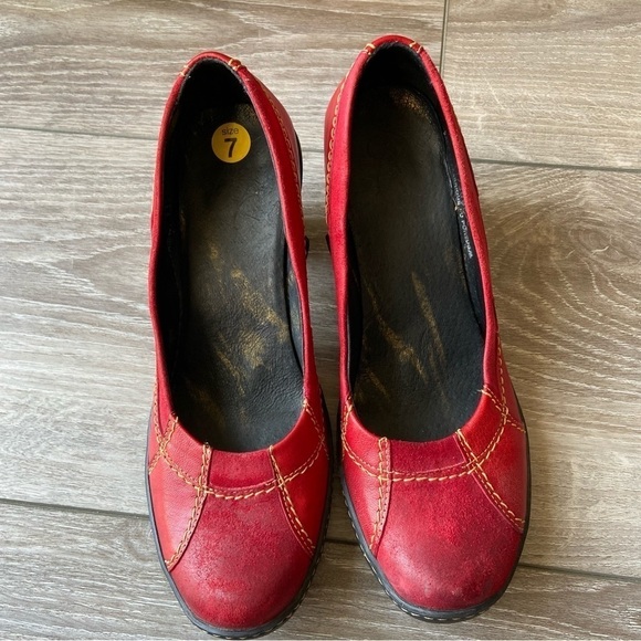 Eject Funky Heel Red Leather Pumps - Picture 3 of 14